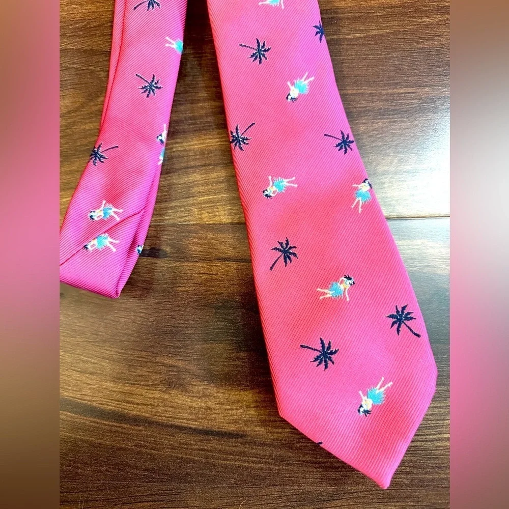 AMERICAN EAGLE Outfitters Pink Tie with Fun Patterns